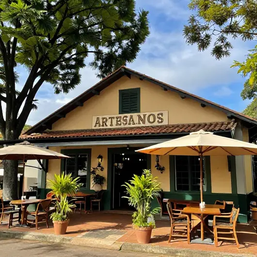 ARTESANOS BAR & RESTAURANTE: Uma Experiência Gastronômica Única