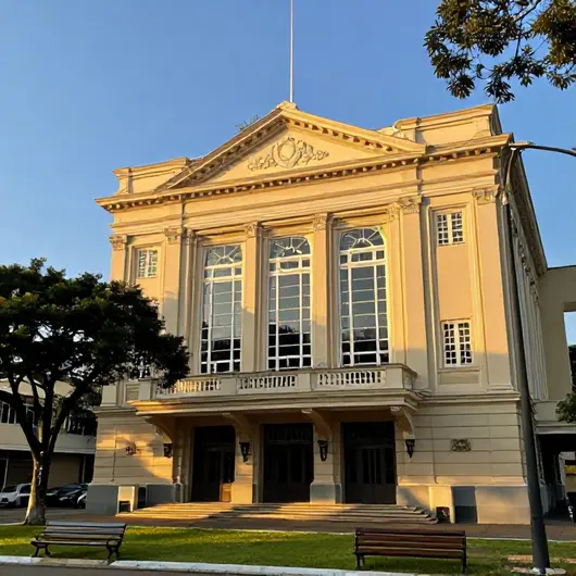 Descubra o Teatro B32