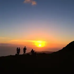 Sunset no Morro Itatiaia terá show de Dudu Rodrigues em Santa Rita do Passa Quatro Sunset no Morro Itatiaia